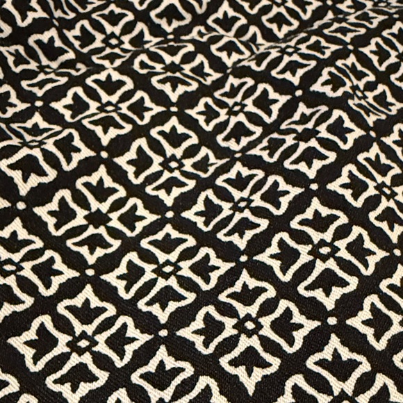 Motherhood Maternity Black and white Geometric Capris - Picture 4 of 4